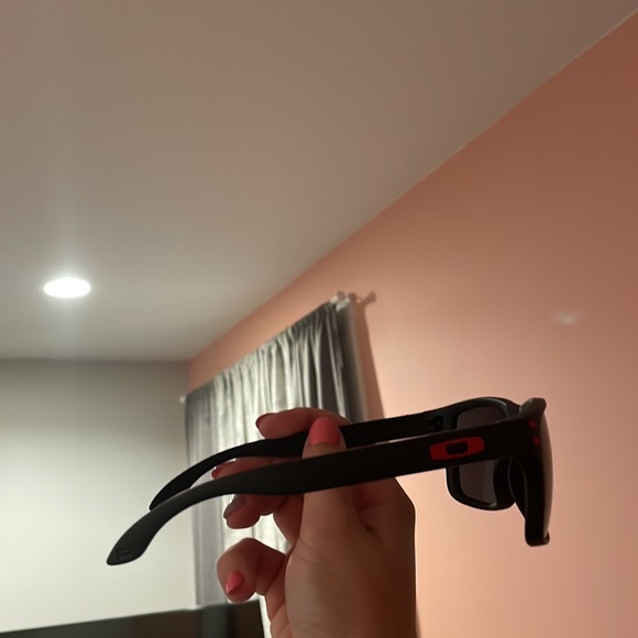 Mens Oakley sunglasses - Picture 3 of 3